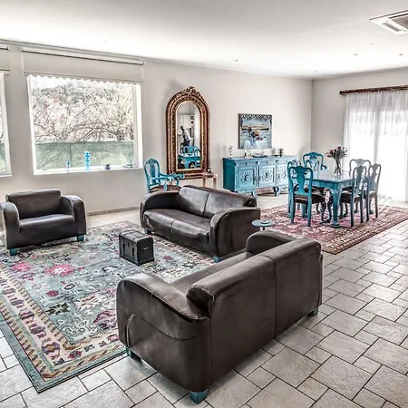 Intemella * Kompítsion