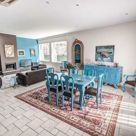 别墅 Intemella Kompítsion